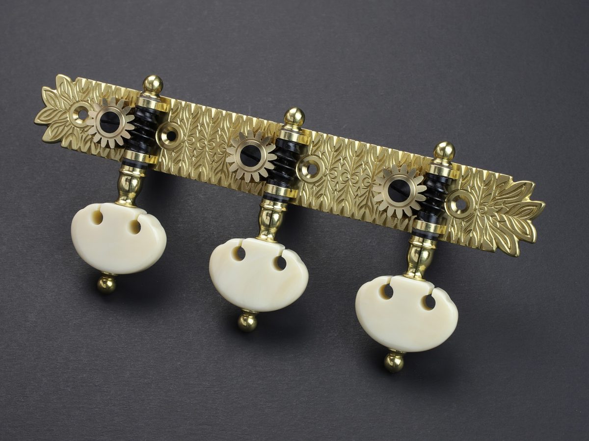 L684 123mm Brass Kidney Ivory